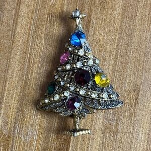 Stunning Vintage Hollycraft Christmas Tree Brooch